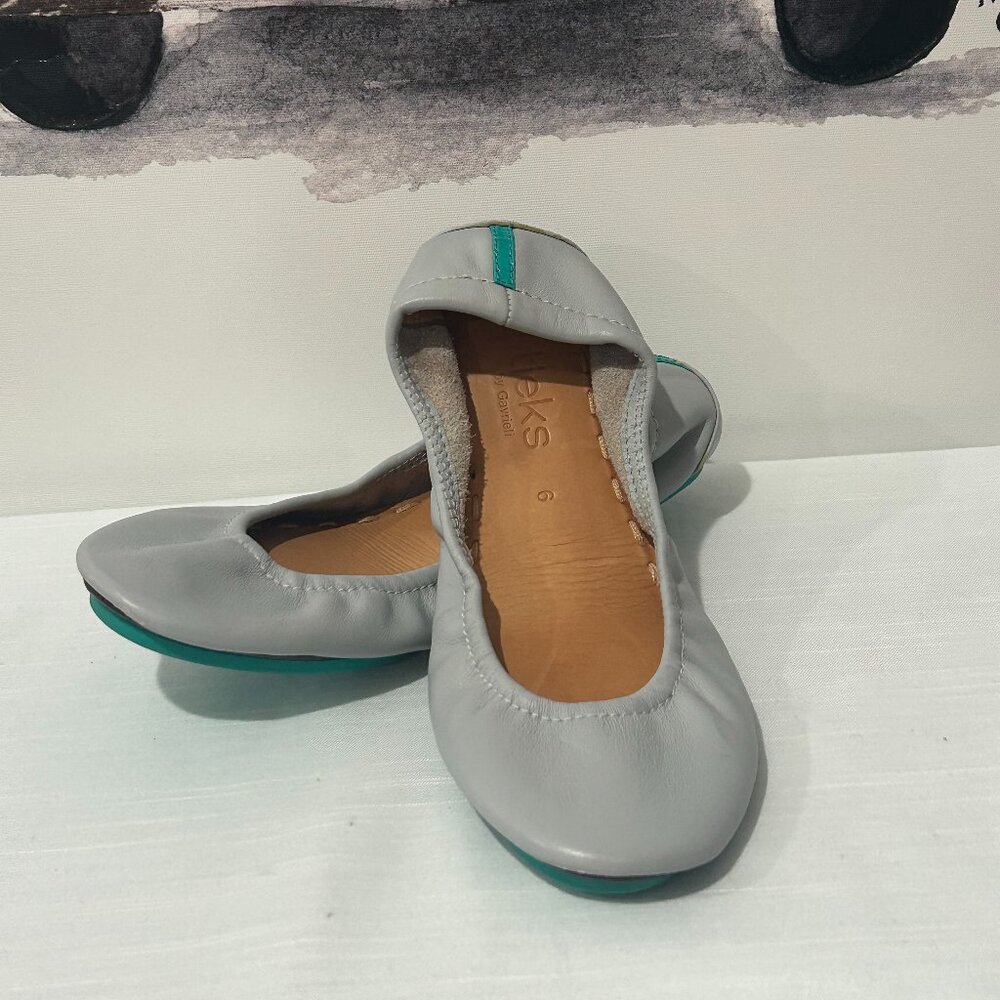 EUC Womens TIEKS BY GAURIELI - Sz 6 Cool Gray Leather Ballet flats